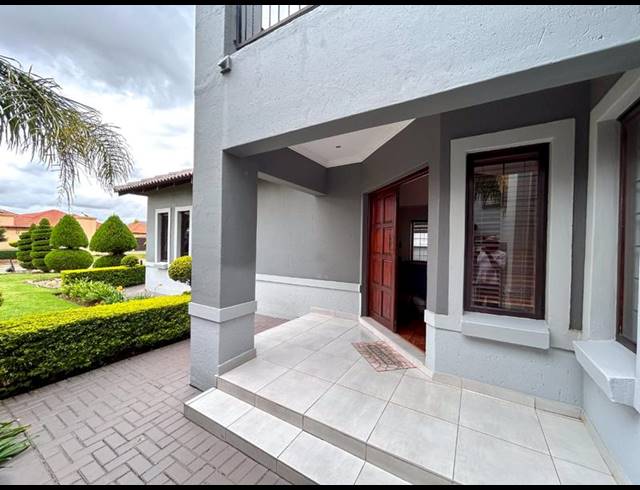 5 BEDROOM HOUSE FOR SALE IN SAVANNAH COUNTRY ESTATE